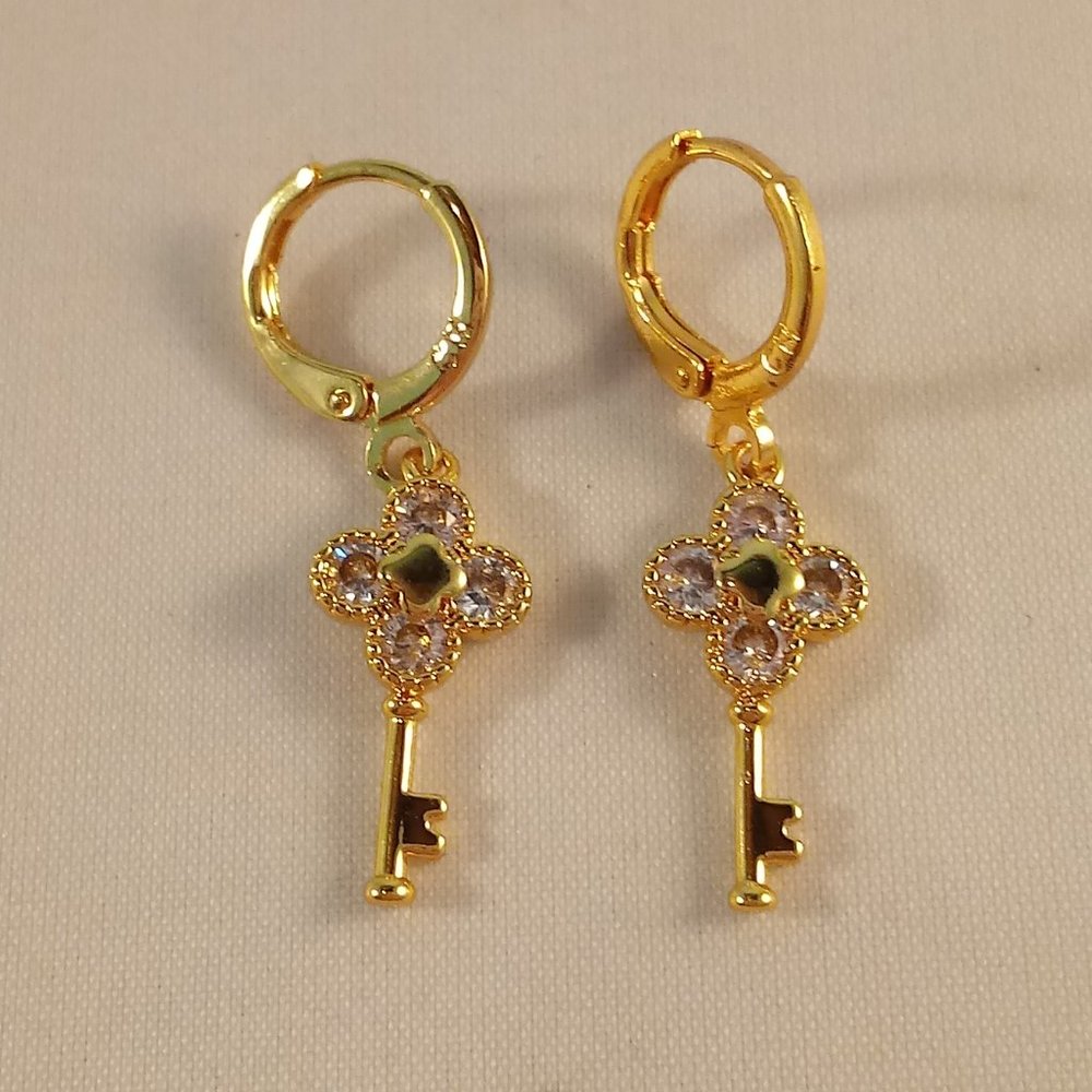 18K Yellow Gold Filled Diamond Zircon Carved Flower Key Dangle Earrings Gift - Picture 3 of 4